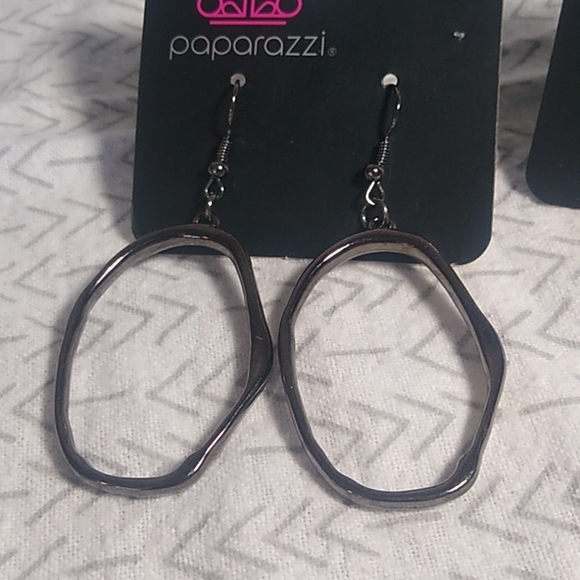 Set of 2 Paparazzi Earrings - Picture 3 of 9